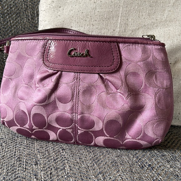 Coach Light Purple Canvas C Signature Patent Leather Trim Wristlet Wallet - Picture 15 of 16